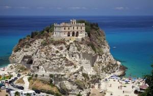 536943_church_santa_maria_dell_isola_tropea_calabria_ital_1920x1200_www.GdeFon.ru_
